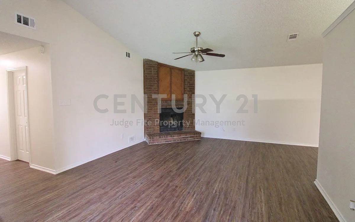 Building Photo - 1103 Hemlock Ct