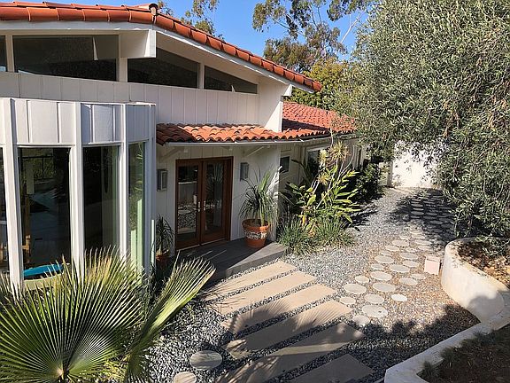 3rd image of 571 Paseo Miramar