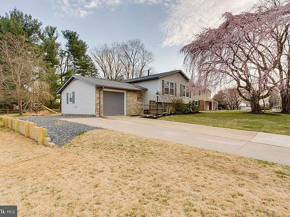 4th image of 503 Camelot Dr