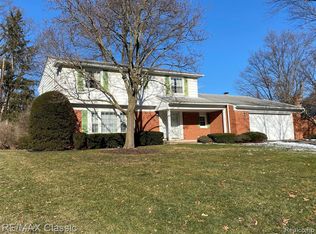 30151 Fox Grove Rd, Farmington Hills, MI 48334