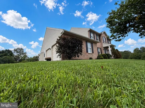 184 Pond View Dr, Hamburg, PA 19526