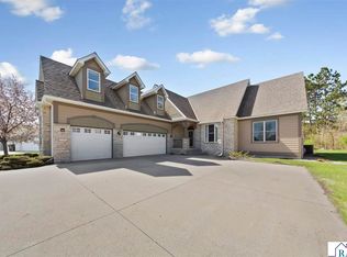 1804 Orchard Rdg, Saint Peter, MN 56082
