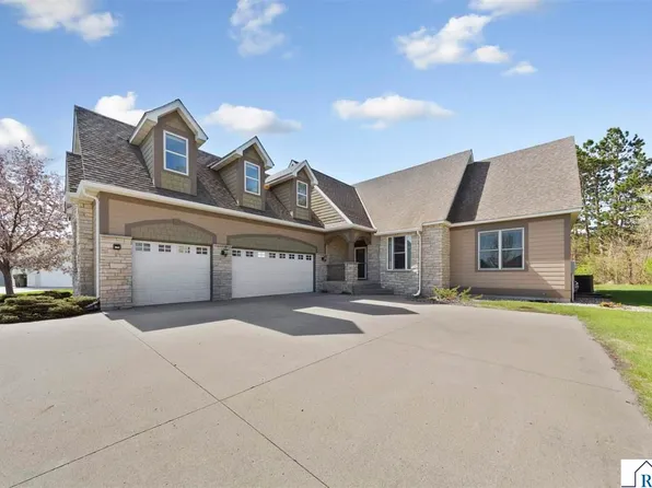 1804 Orchard Rdg, Saint Peter, MN 56082
