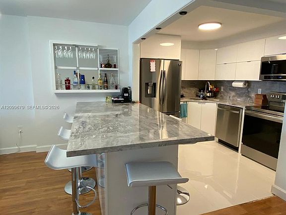 4th image of 1623 Collins Ave APT 220