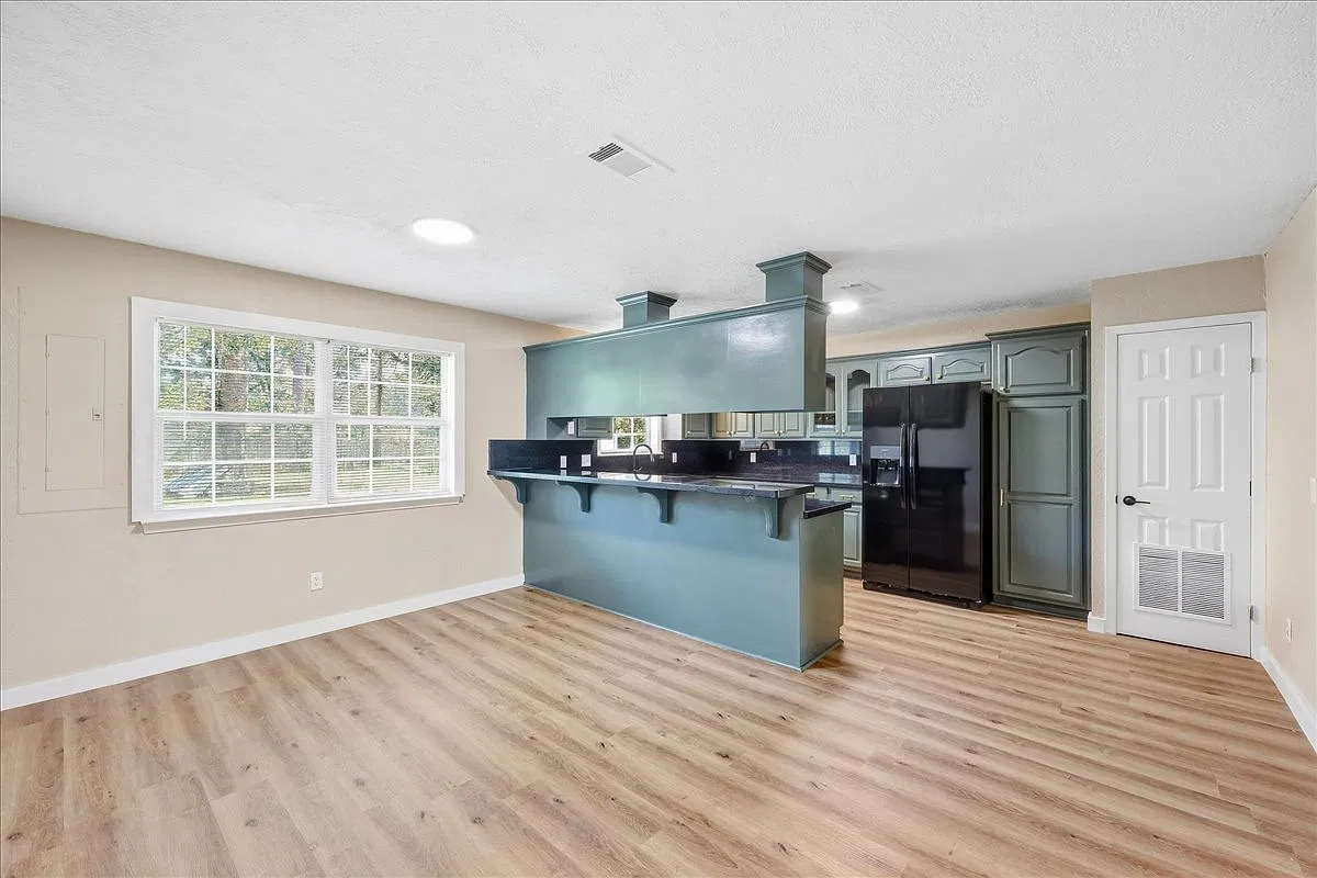 3 bed, 1292 sqft, $1,800 — Photo 1