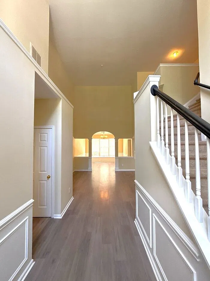 4 bed, 2.5 bath, 2700 sqft, $2,350 — Photo 3