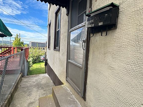 2nd image of 392 S 2nd St #4