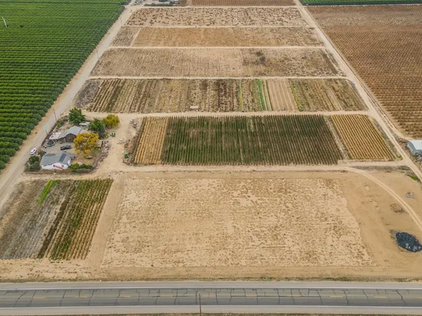 10717 E North Ave, Sanger, CA 93657