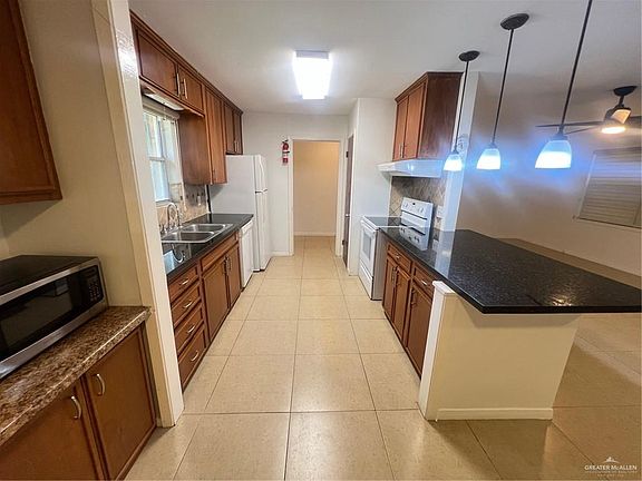 3rd image of 305 W Walnut Ave