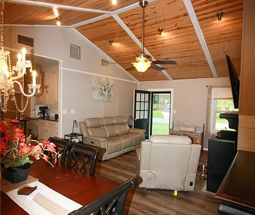 4th image of 2708 Meadow Dr W