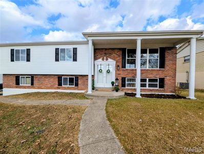 2865 Gatling Dr, Saint Louis, MO, 63129