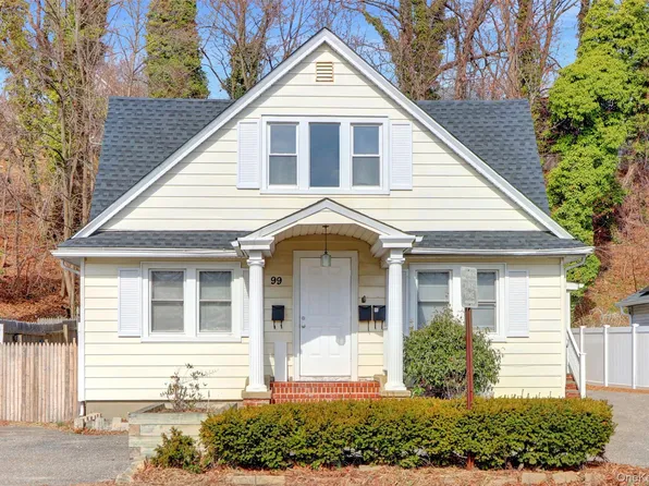 99 Wall St APT 2, Huntington, NY 11743