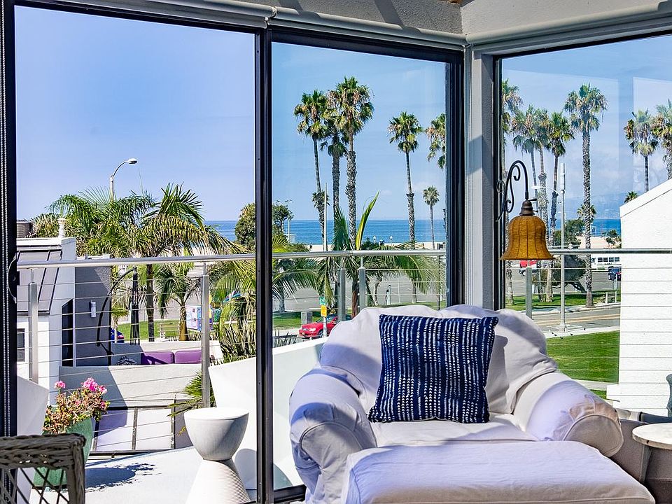 The comfy window seat -- and the ocean -- at 41 Sea Colony Drive