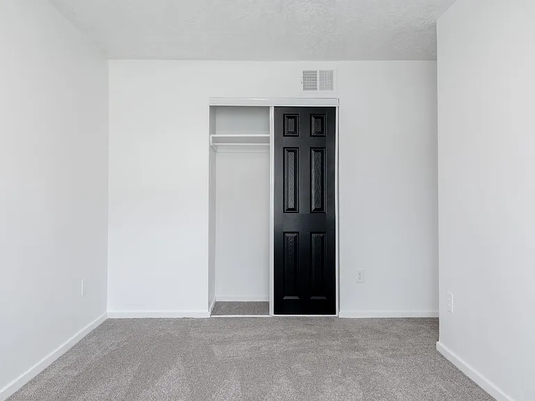 23 Midland Heights Cir #A — Photo 3