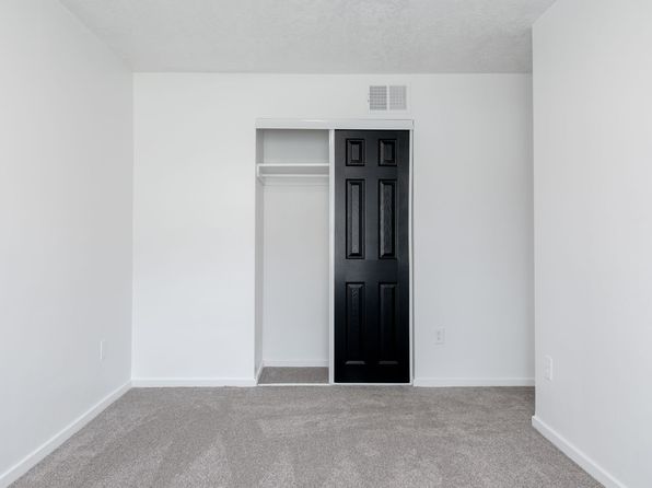 2 Midland Heights Cir E