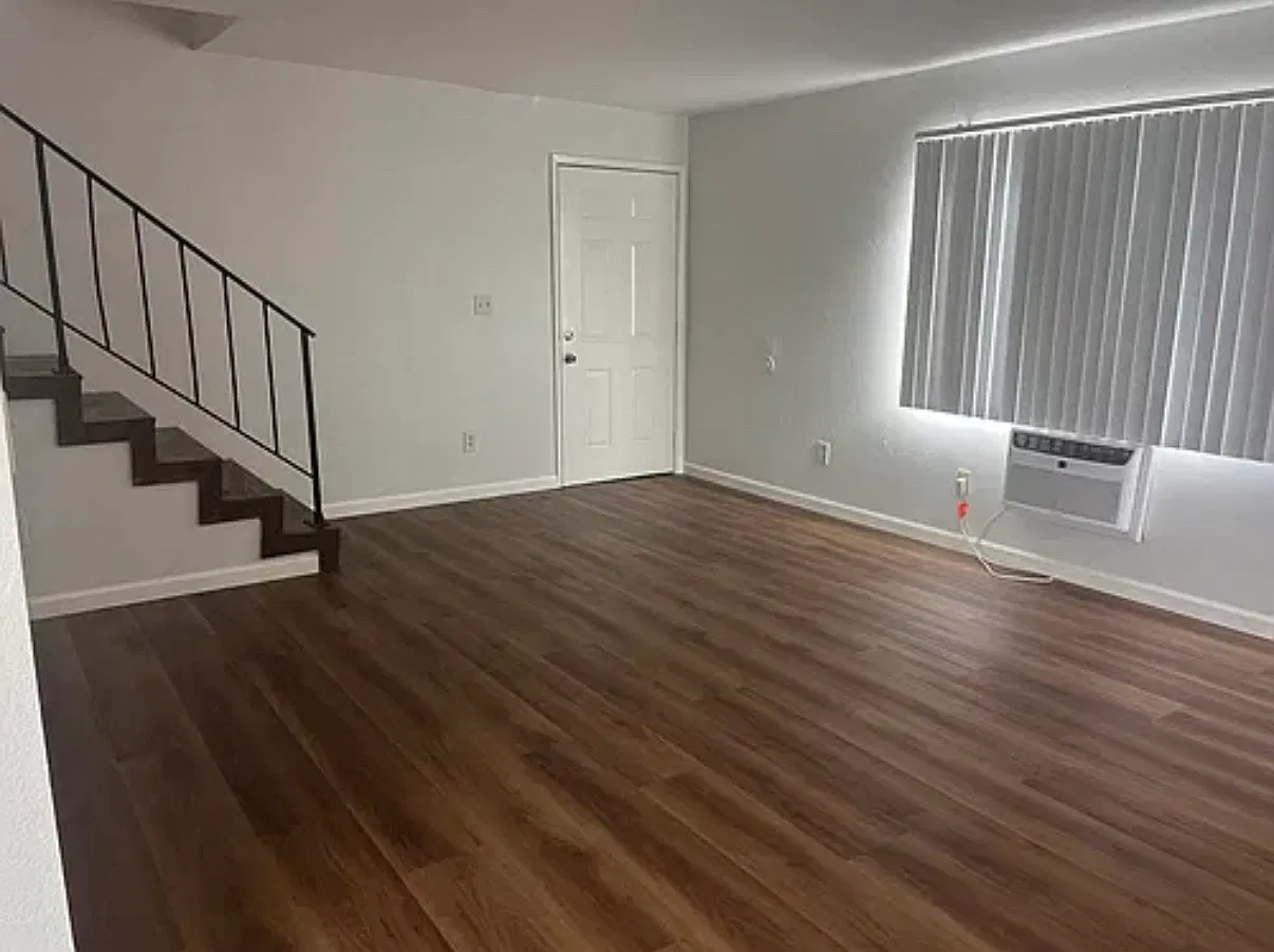 2 bed, 1.5 bath, 1000 sqft, $2,800 — Photo 3