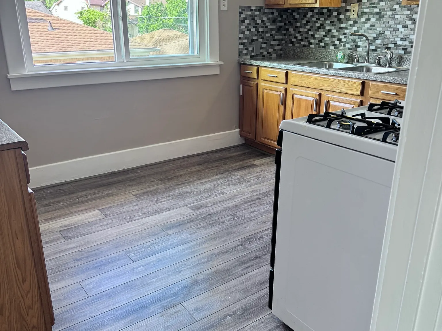2 bed, 1000 sqft, $1,350 — Photo 2