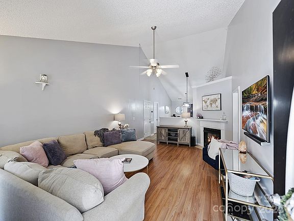 4th image of 833 Painted Lady Ct