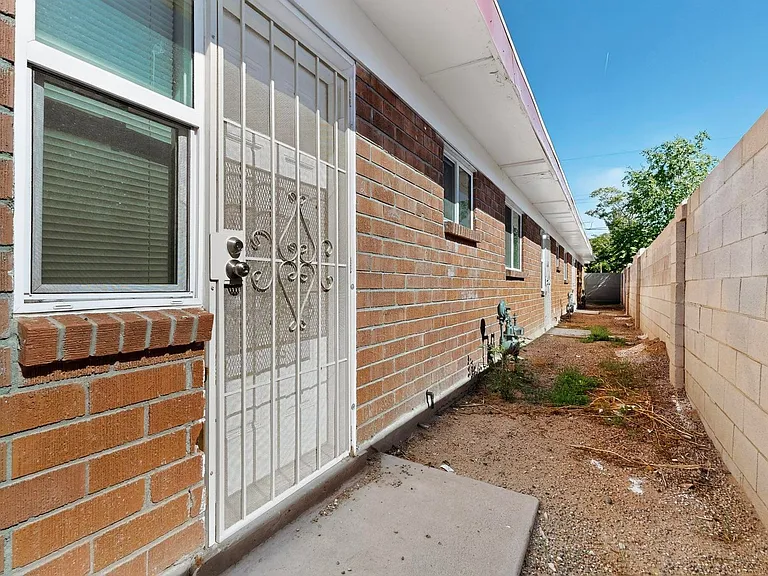 536 Cardenas Dr SE — Photo 21