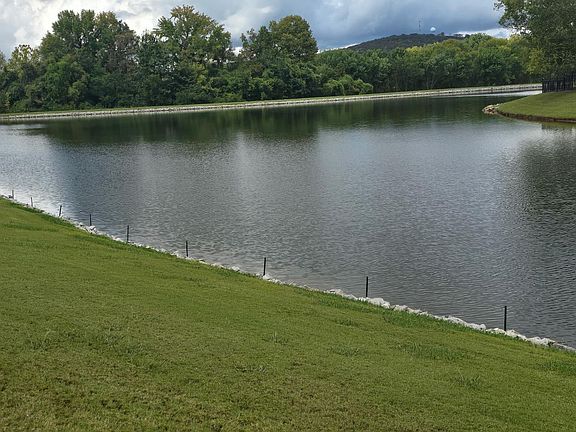 3rd image of 16128 Shropshire Dr SE