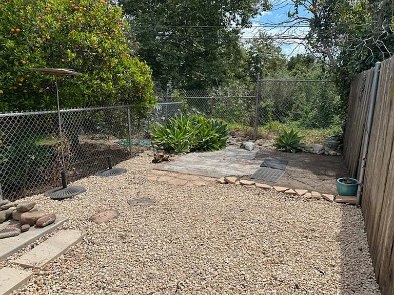 5509 Huntington Dr — Photo 11