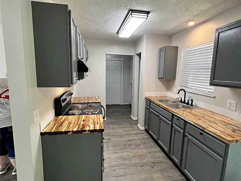918 N Pine Ave — Photo 4