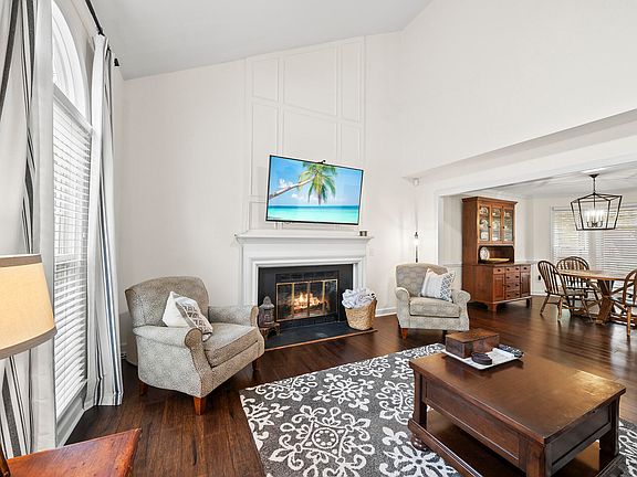 5th image of 116 E Laurenbrook Ct