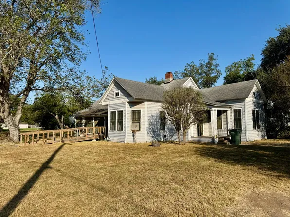305 N Riedel St, Yorktown, TX 78164