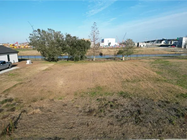 1959 Squirewood Dr E, Harvey, LA 70058