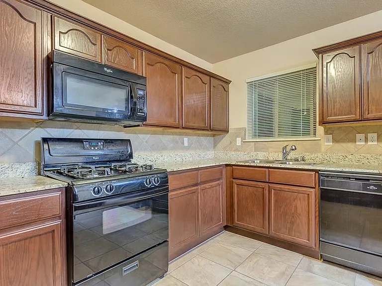 3925 Hueco Valley Dr — Photo 24