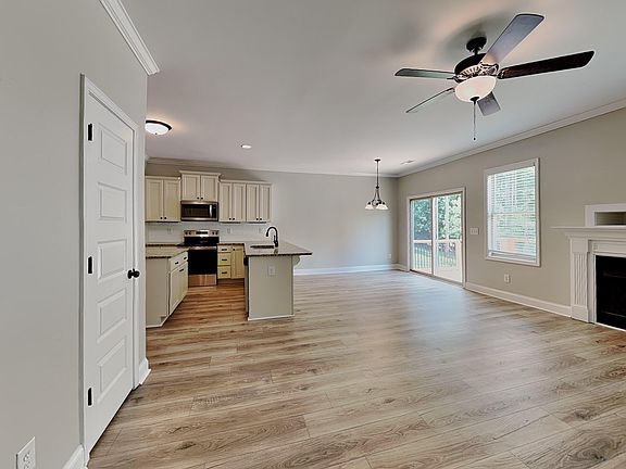 3rd image of 3100 Matthew Ridge Dr