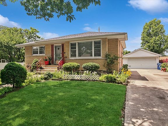 2nd image of 5420 Drury Ln