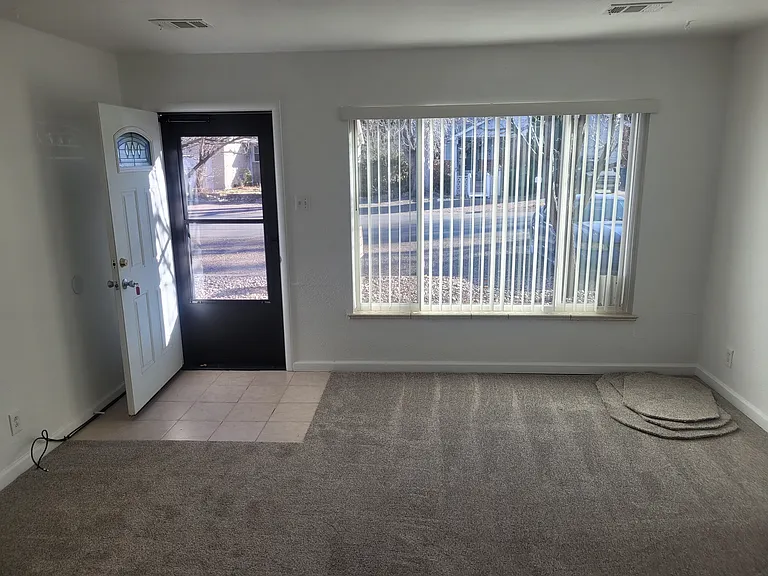 1025 Brentwood St — Photo 6