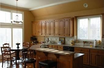 3rd image of 6105 W 147th St