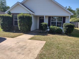 209 Strawbridge Ln, Bonaire, GA