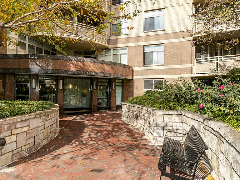7111 Woodmont Ave #111 — Photo 5