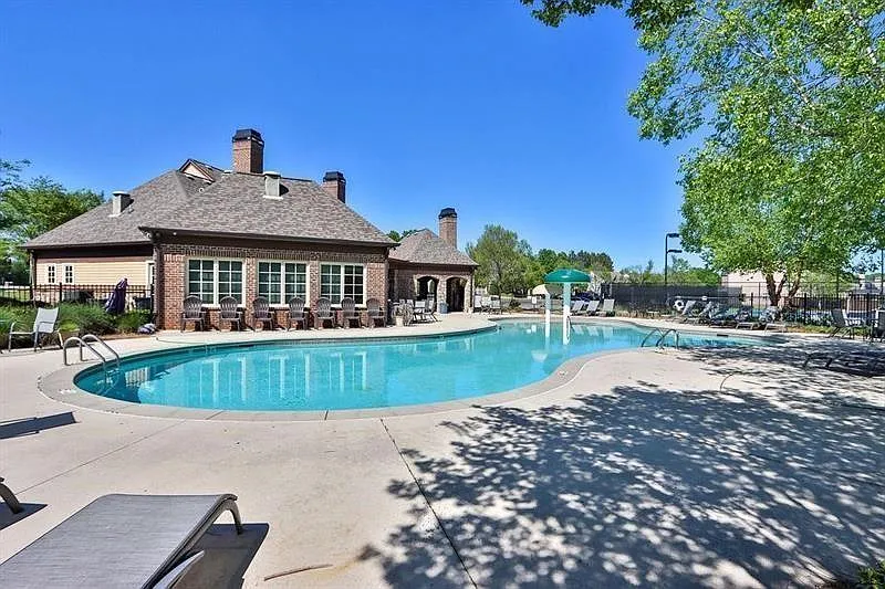5 bed, 4.0 bath, 4100 sqft, $3,100 — Photo 3
