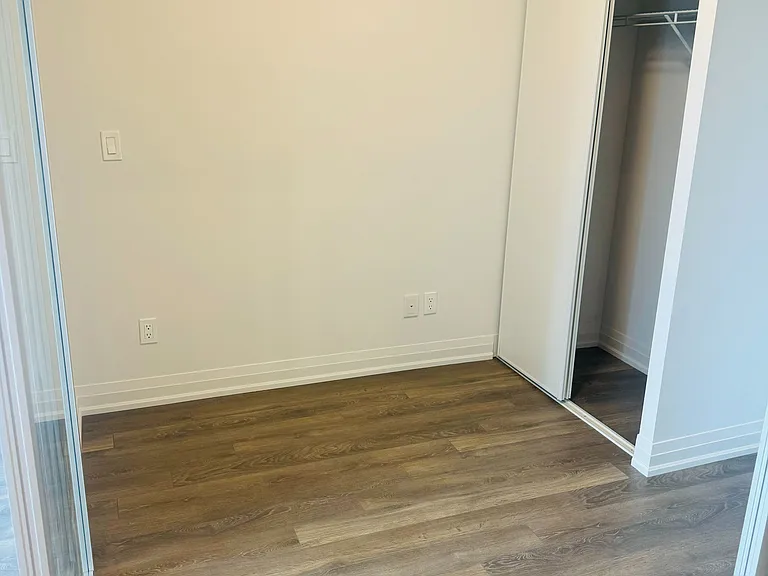 20 Meadowglen Pl #1102 — Photo 7