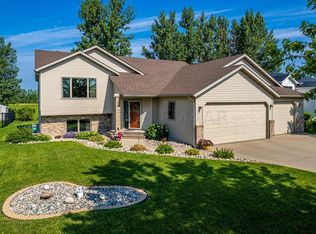 530 Westwynd Dr, West Fargo, ND 58078