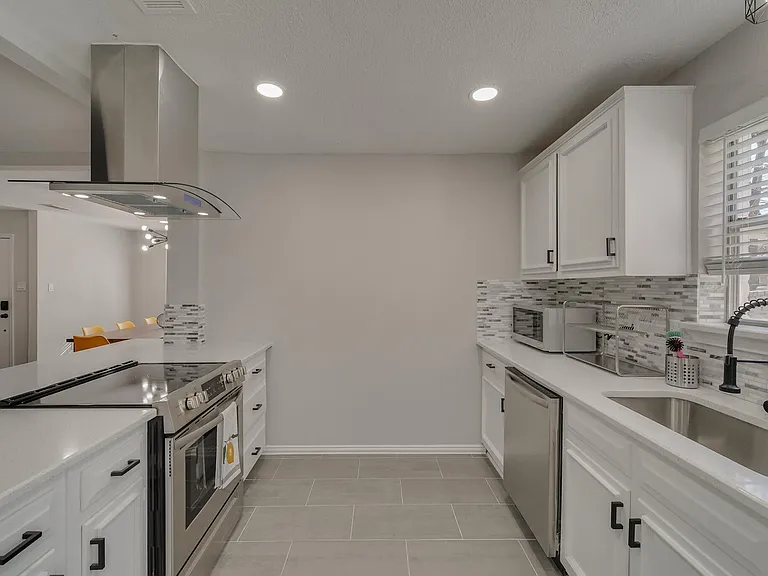 2421 Regal Rd — Photo 14