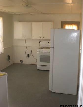 2nd image of 121 Congress St
