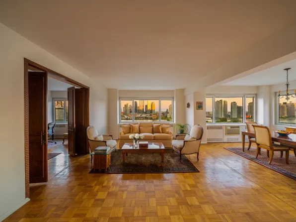 45 Sutton Place image 17 of 43