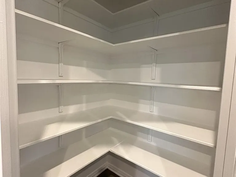 201 Longmount Cv — Photo 23