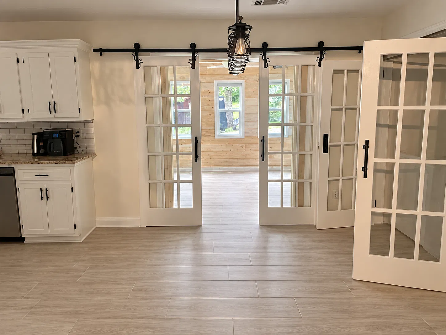 4 bed, 1700 sqft, $2,100 — Photo 3