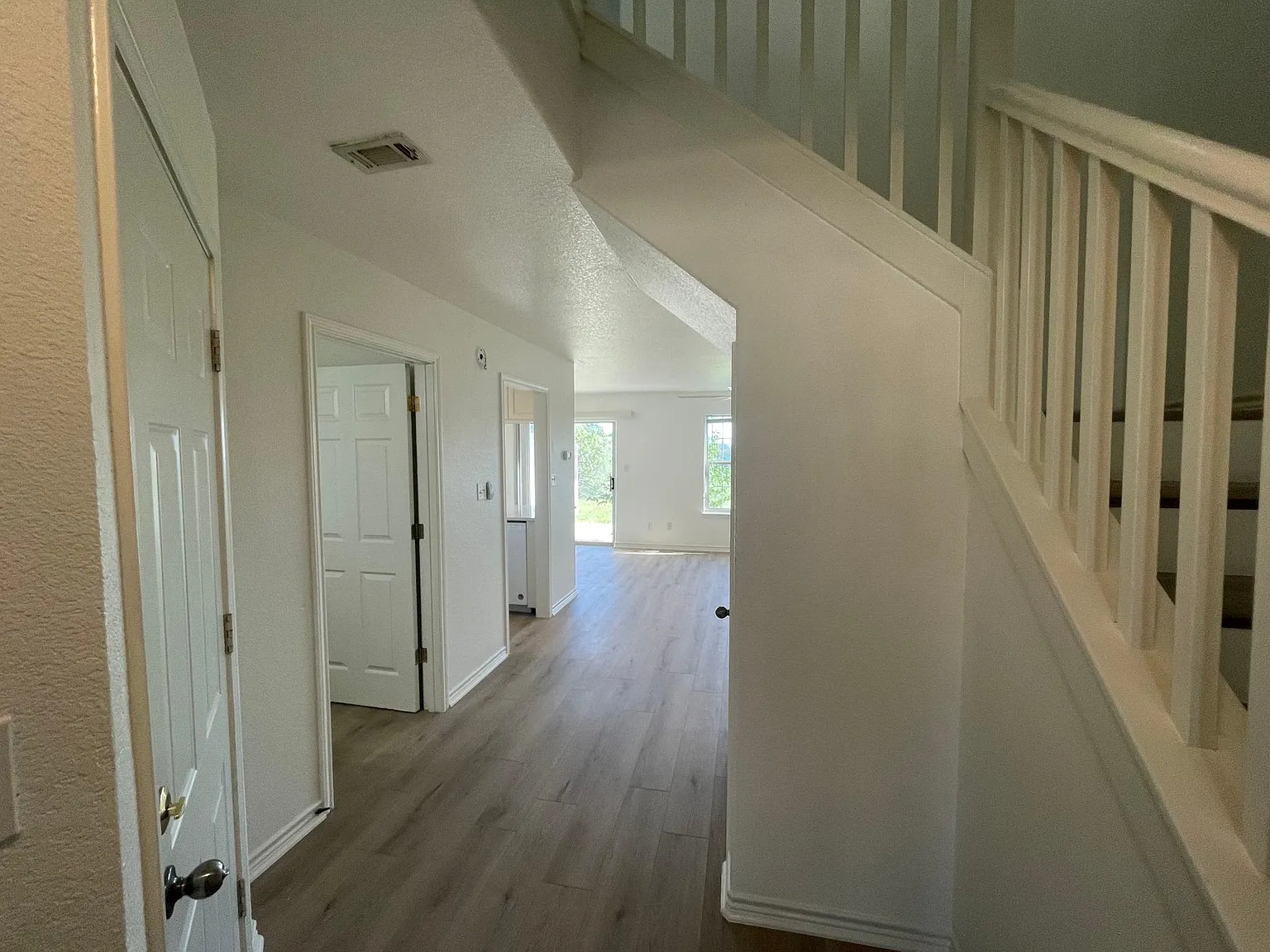 3 bed, 2.5 bath, 1253 sqft, $1,725 — Photo 3