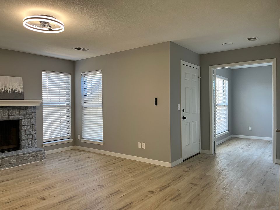 Open floor plan. Hardwood flooring throughout living room, both bedrooms, and closets