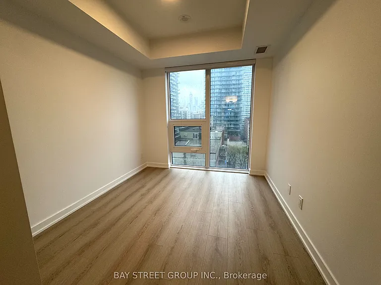 100 Queen St E #1501 — Photo 7