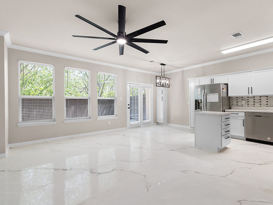 1st image of 505 Kingscote Ct #1