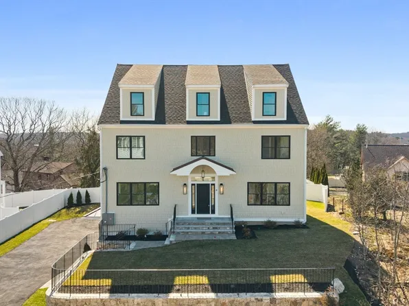 24 Mount Zion Rd, Melrose, MA 02176