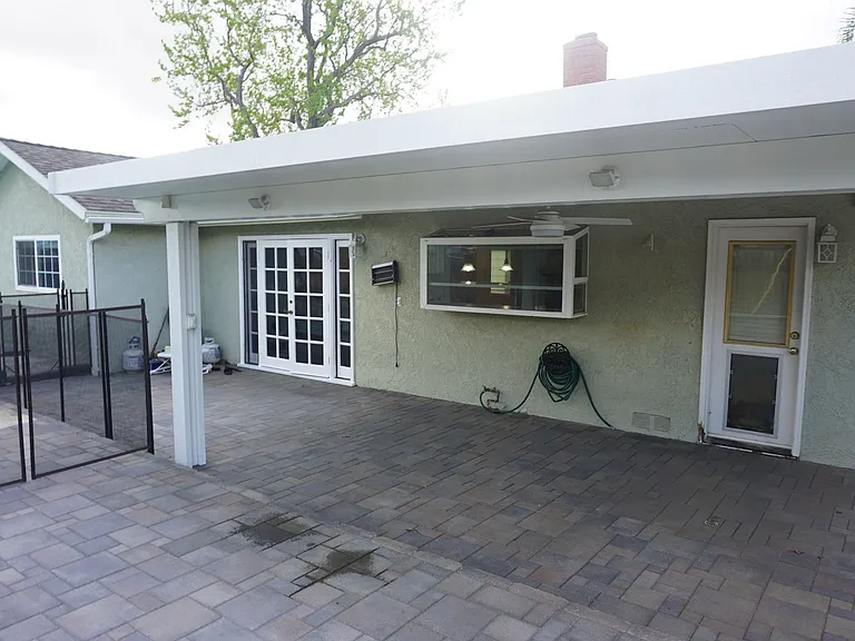 1047 E Tularosa Ave — Photo 3